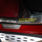 Ốp bậc cửa trong xe Mercedes-Benz